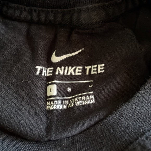 The Nike Tee, “Chase the dream not the fame” Tee Shirt - Picture 2 of 2